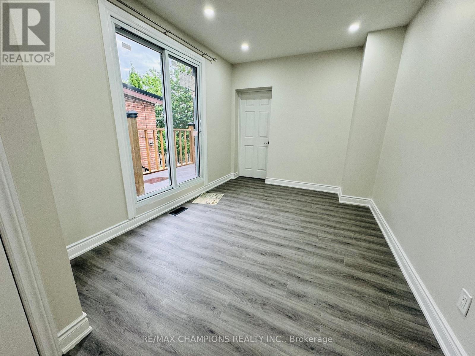 Main Flr - 196 Caledonia Road, Toronto, Ontario  M6E 4S7 - Photo 17 - W12989062