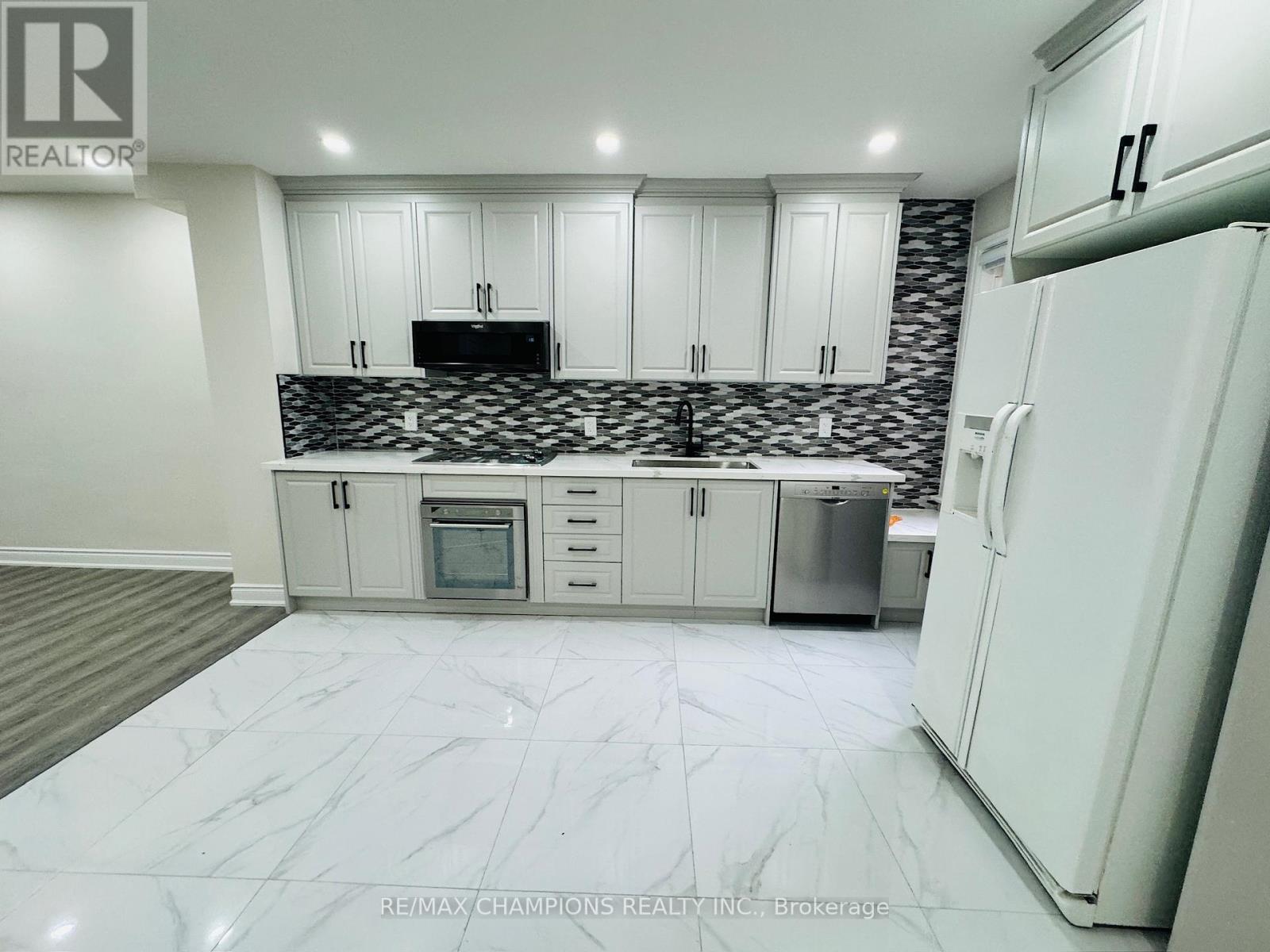 Main Flr - 196 Caledonia Road, Toronto, Ontario  M6E 4S7 - Photo 2 - W12989062