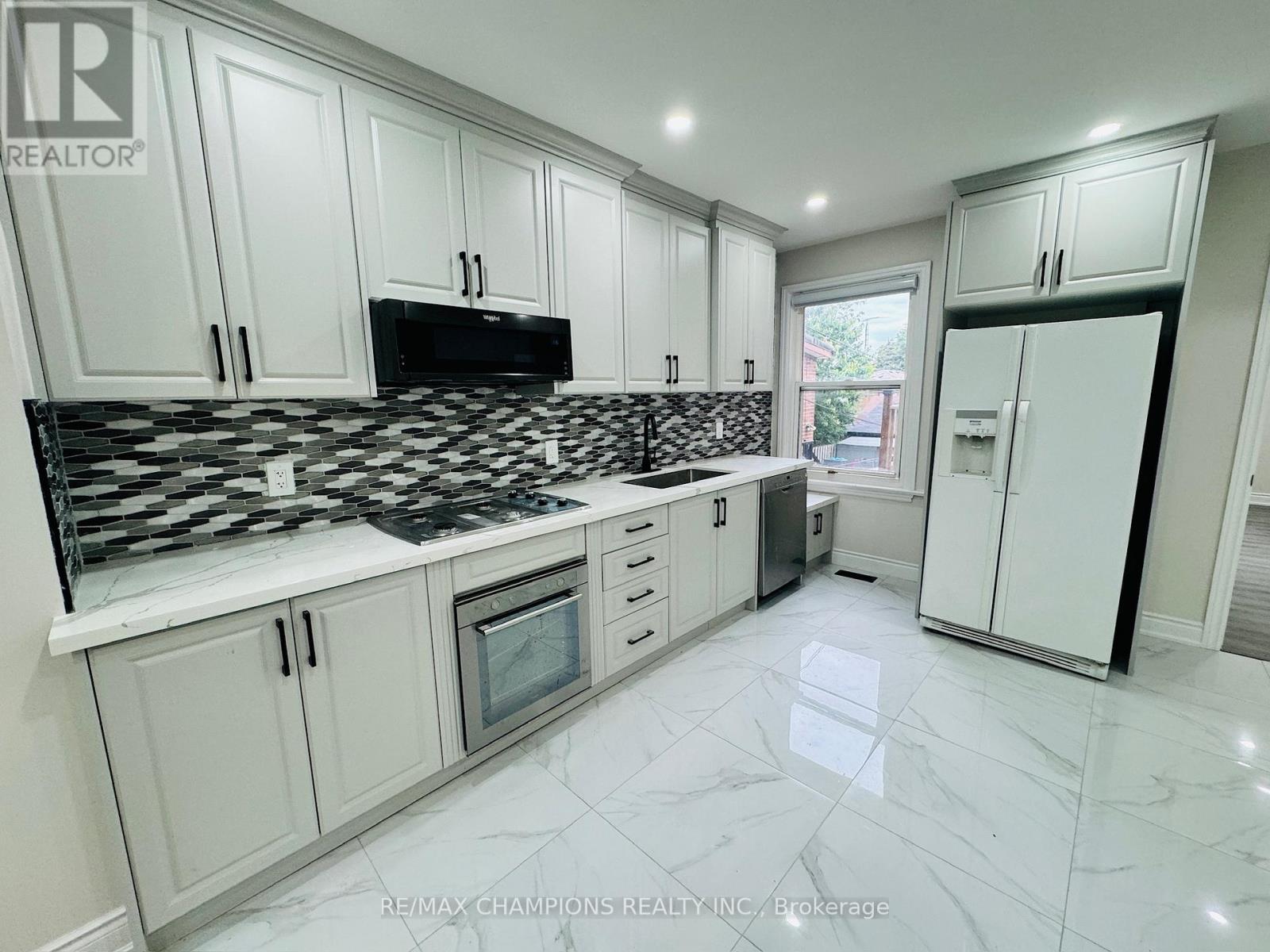 Main Flr - 196 Caledonia Road, Toronto, Ontario  M6E 4S7 - Photo 3 - W12989062