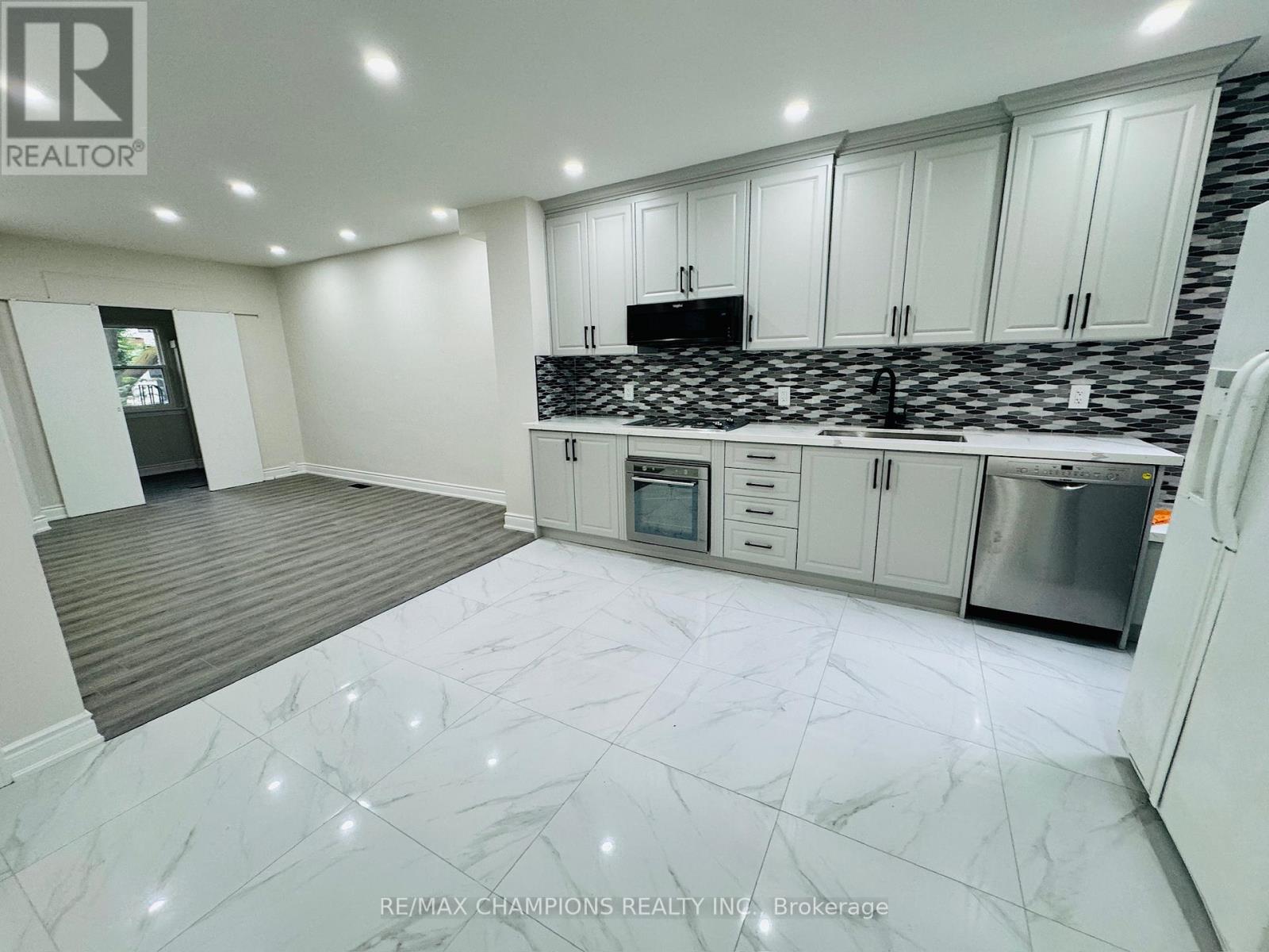 Main Flr - 196 Caledonia Road, Toronto, Ontario  M6E 4S7 - Photo 5 - W12989062