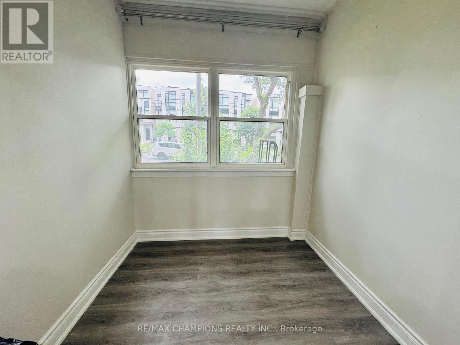 Main Flr - 196 Caledonia Road, Toronto, Ontario  M6E 4S7 - Photo 9 - W12989062