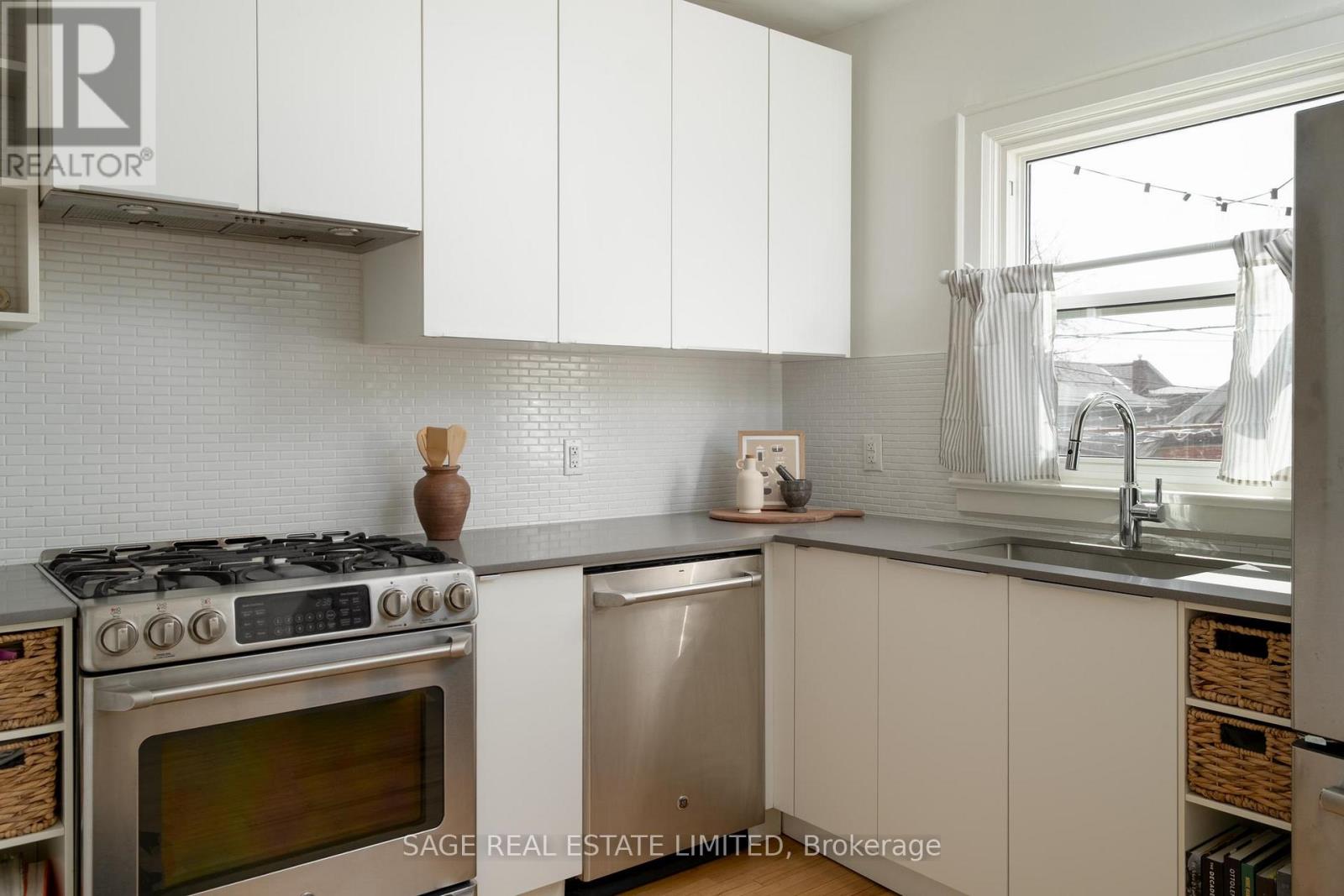 178 Prescott Avenue, Toronto, Ontario  M6N 3H1 - Photo 13 - W12989074