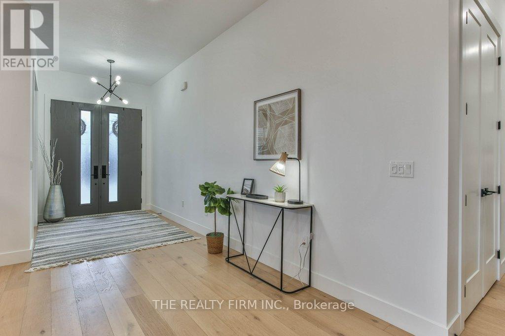 4 Sycamore Road, Southwold (Talbotville), Ontario  N5P 0G6 - Photo 3 - X12989094