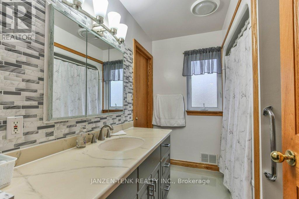 273 Main Street, Norfolk (Courtland), Ontario  N0J 1E0 - Photo 15 - X12989108