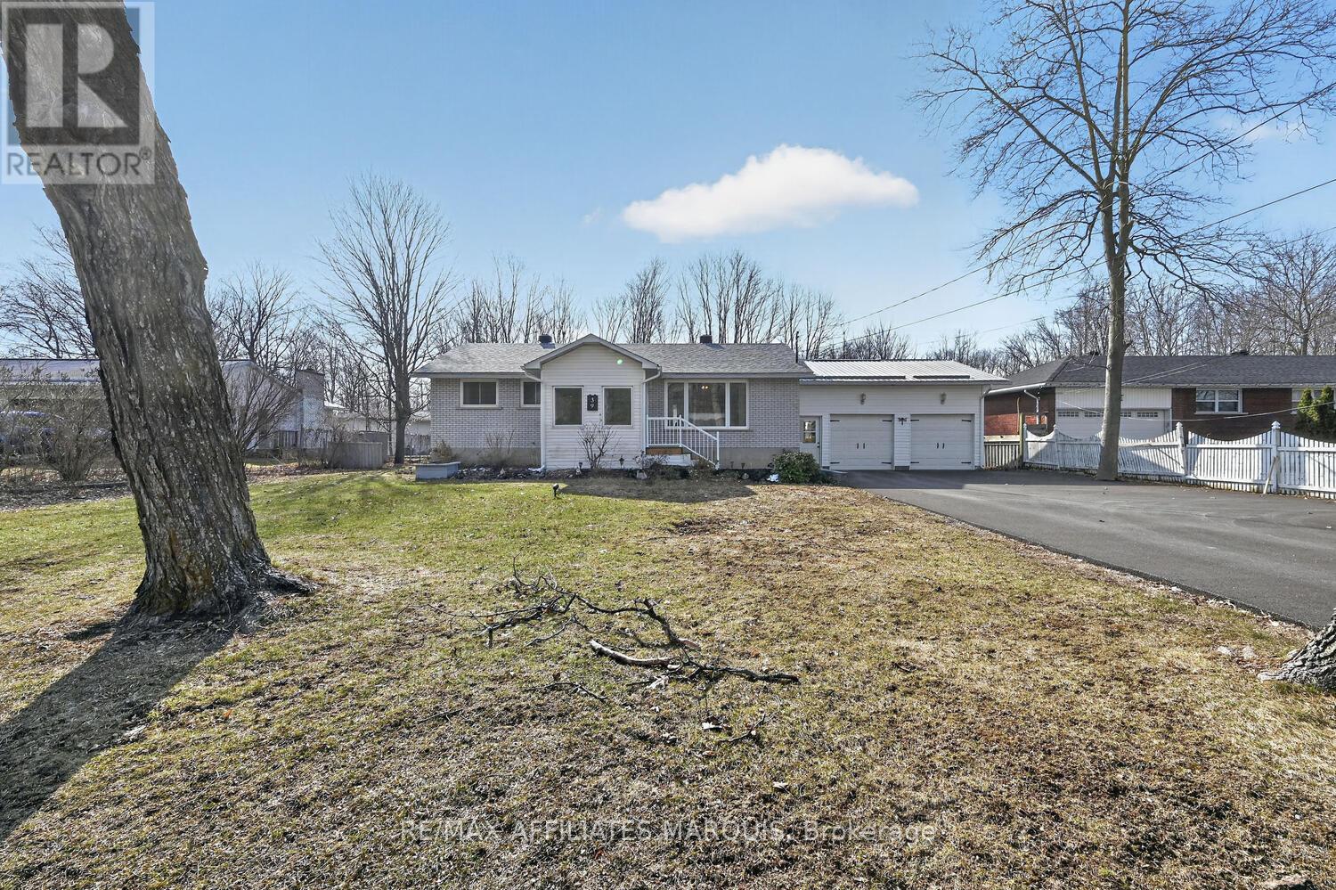 39 Golf Club Road, Rideau Lakes, Ontario  K7A 4S5 - Photo 2 - X12989106