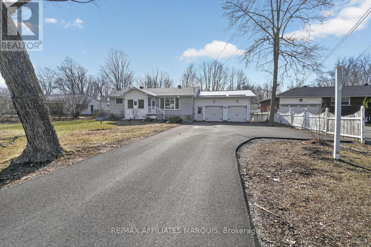 39 Golf Club Road, Rideau Lakes, Ontario  K7A 4S5 - Photo 3 - X12989106