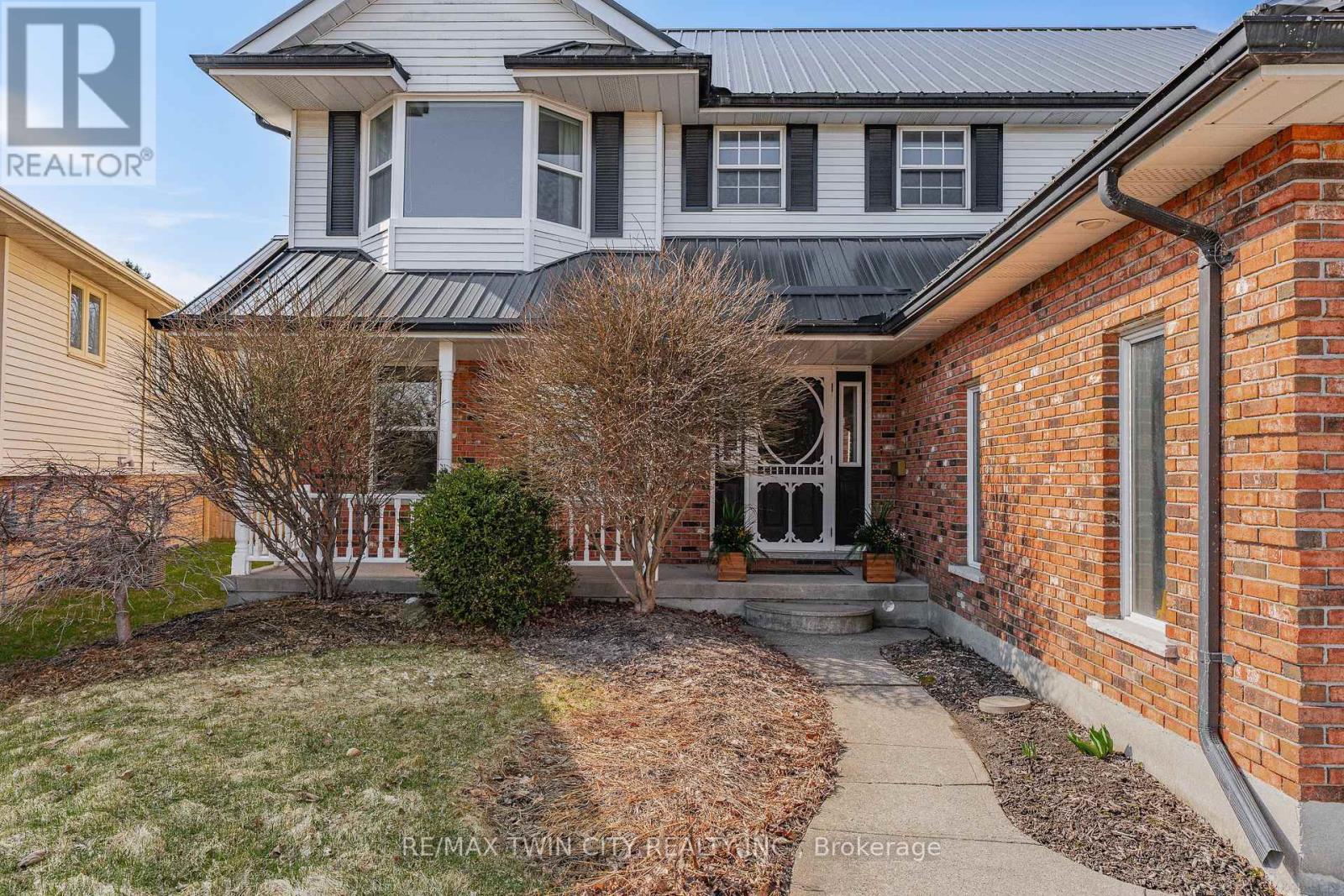 38 Glen Abbey Court, Woodstock, Ontario  N4S 8S9 - Photo 4 - X12989040