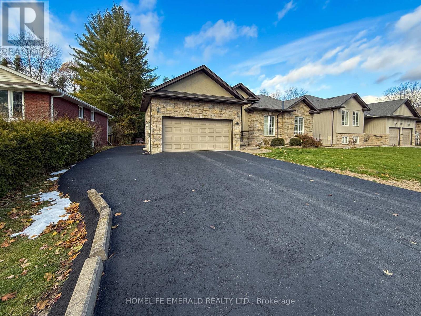 17 Tree Top Street, Essa (Angus), Ontario  L0M 1B2 - Photo 36 - N12585604