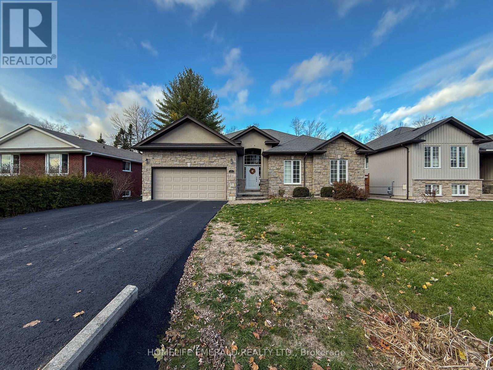 17 Tree Top Street, Essa (Angus), Ontario  L0M 1B2 - Photo 35 - N12585604