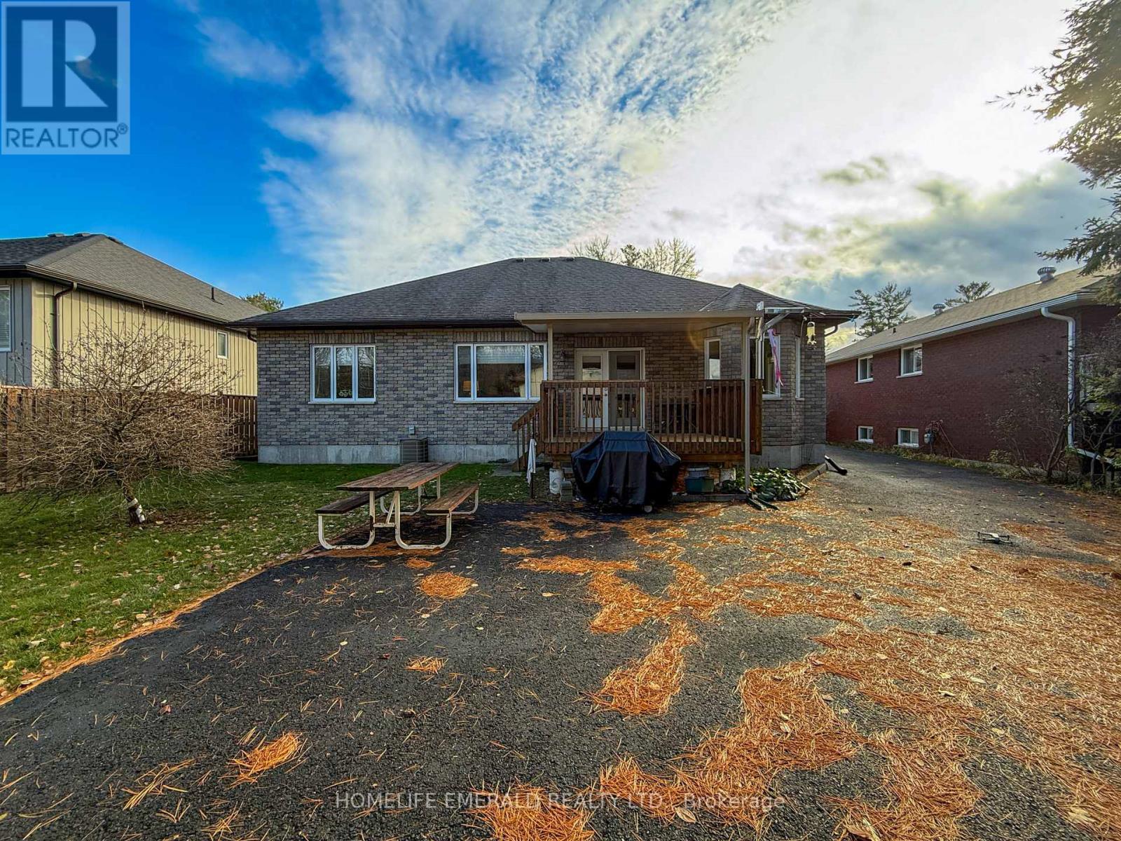 17 Tree Top Street, Essa (Angus), Ontario  L0M 1B2 - Photo 46 - N12585604