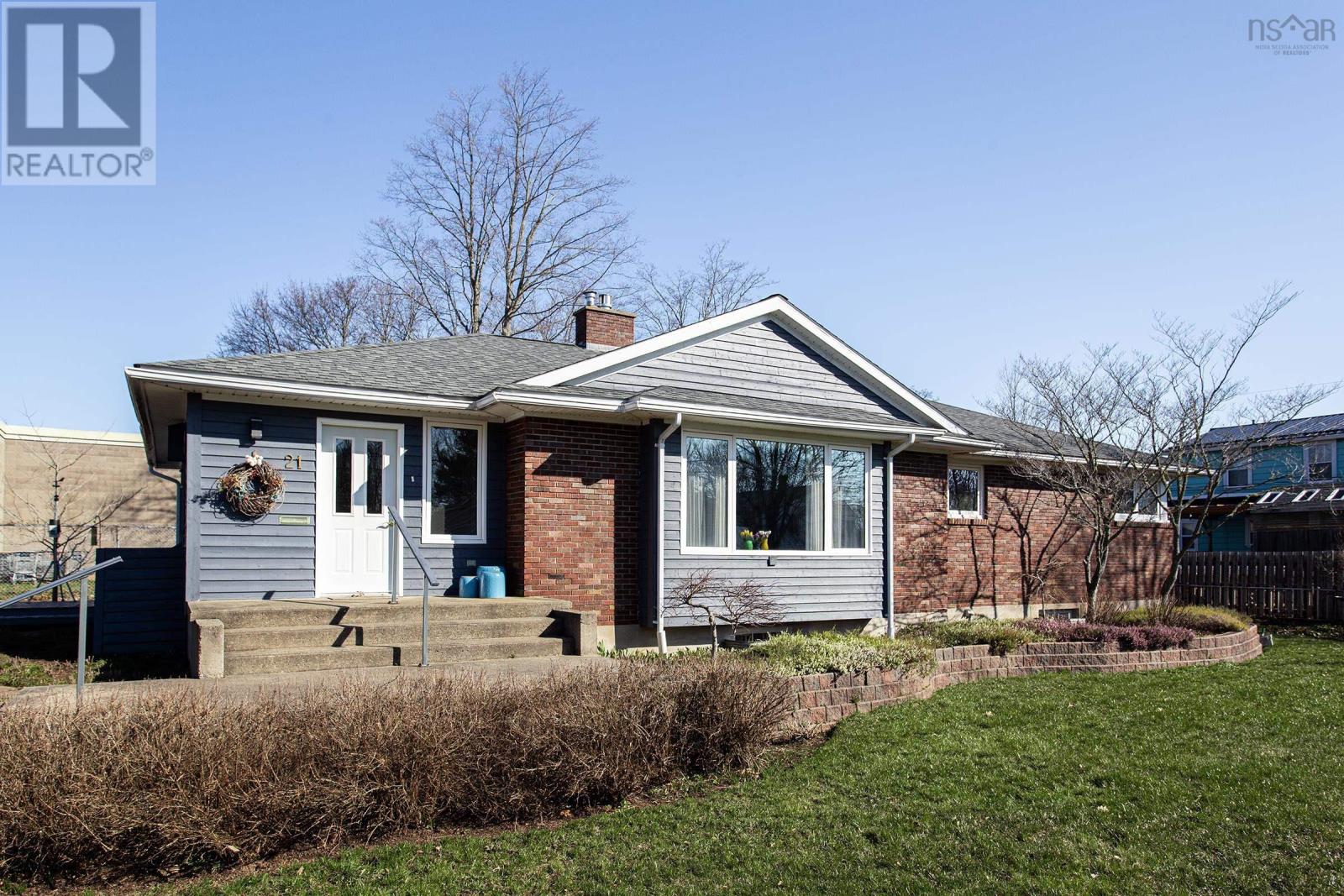 21 Spring Garden Road, Middleton, Nova Scotia  B0S 1P0 - Photo 2 - 202607129