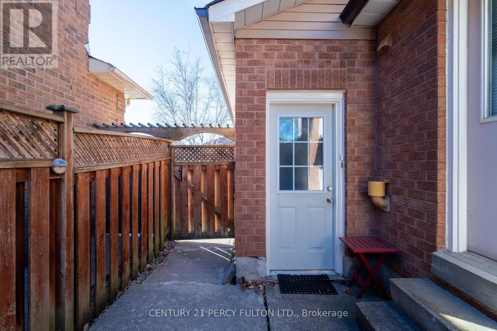 1618 Major Oaks Road, Pickering, Ontario  L1X 2G8 - Photo 3 - E12989134