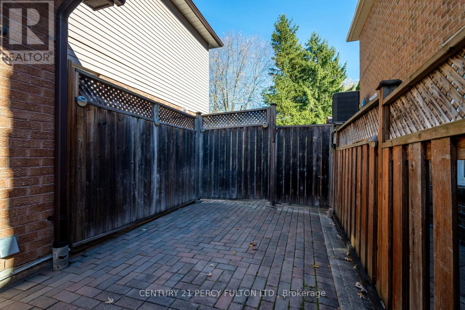 1618 Major Oaks Road, Pickering, Ontario  L1X 2G8 - Photo 4 - E12989134