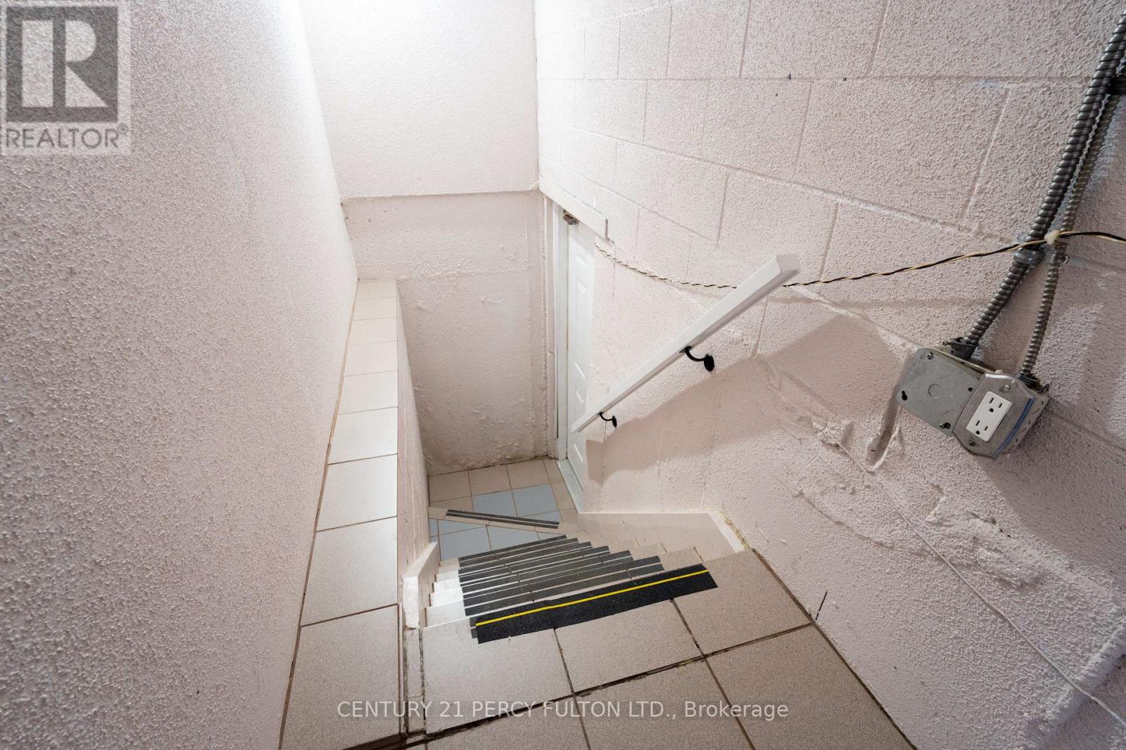 1618 Major Oaks Road, Pickering, Ontario  L1X 2G8 - Photo 5 - E12989134