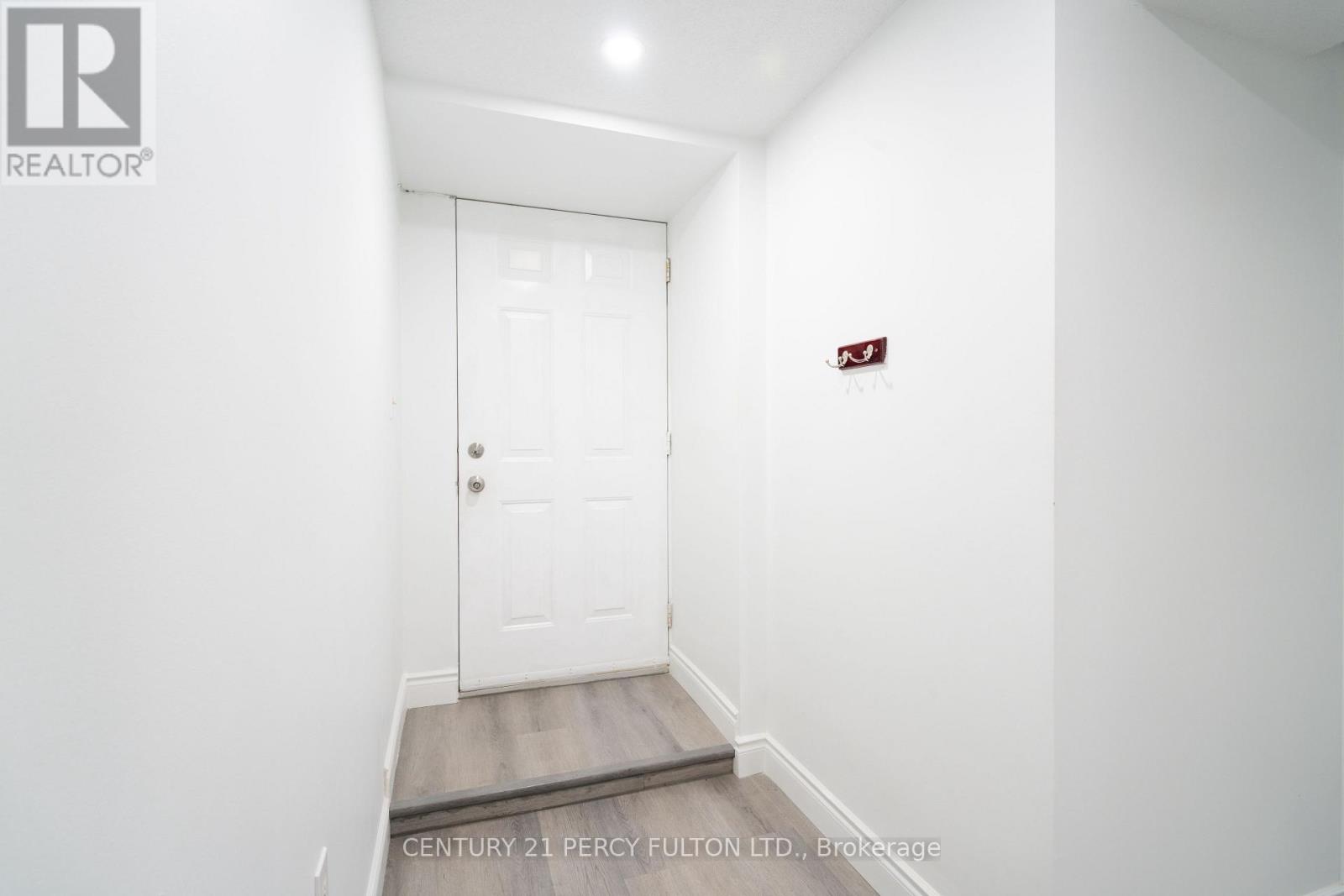 1618 Major Oaks Road, Pickering, Ontario  L1X 2G8 - Photo 7 - E12989134