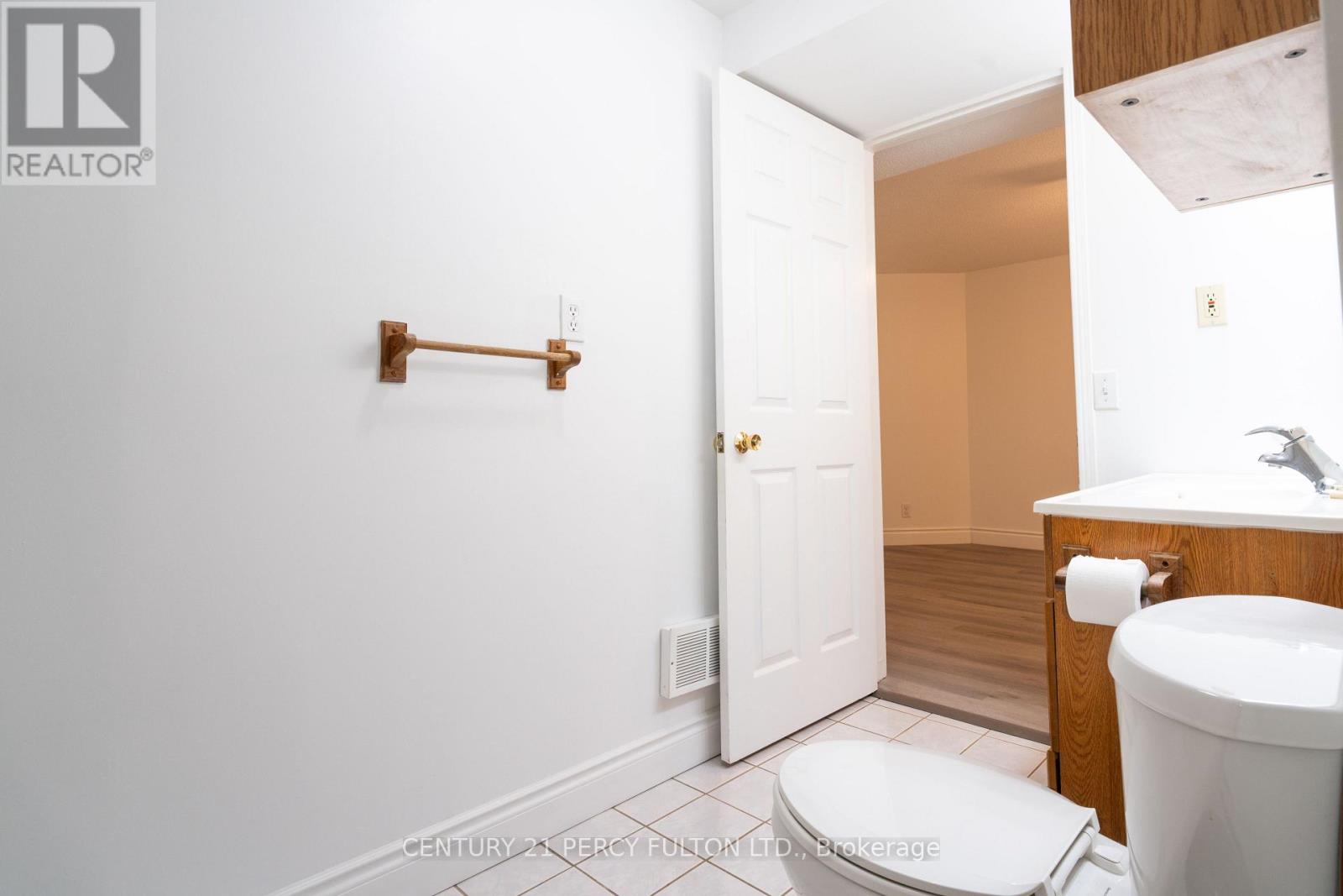 1618 Major Oaks Road, Pickering, Ontario  L1X 2G8 - Photo 9 - E12989134