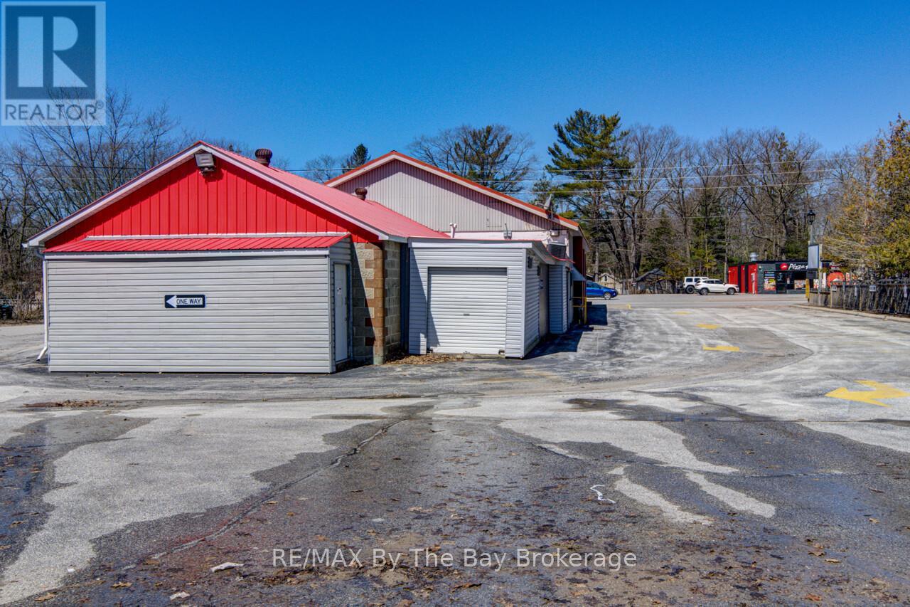 1367 Mosley Street, Wasaga Beach, Ontario  L9Z 2C5 - Photo 8 - S12981784