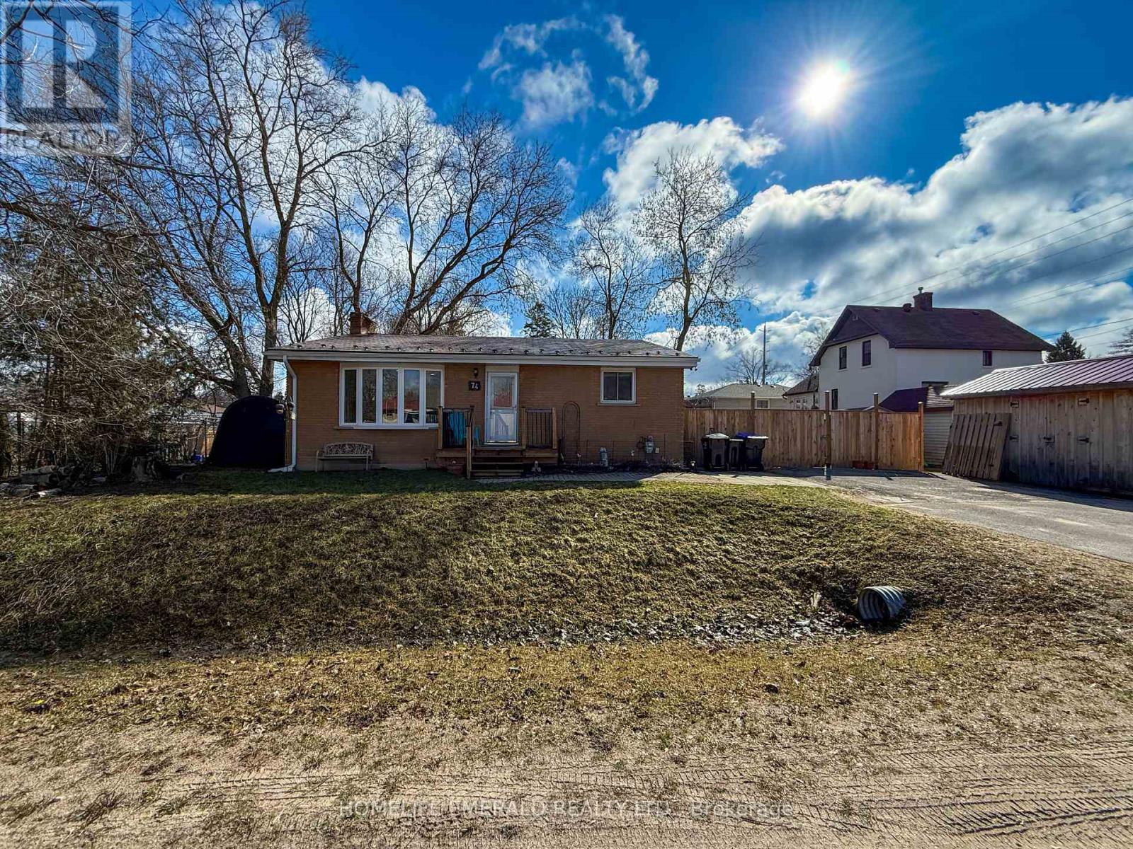 74 Vernon Street, Essa, Ontario  L0M 1B0 - Photo 2 - N12989110