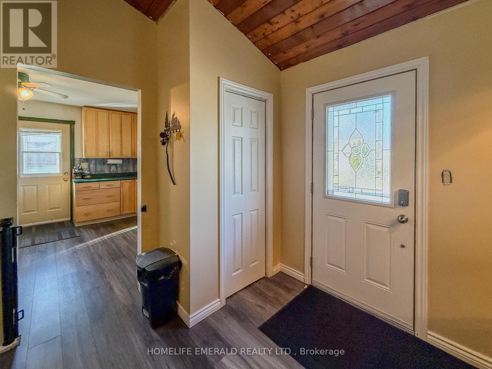 74 Vernon Street, Essa, Ontario  L0M 1B0 - Photo 3 - N12989110