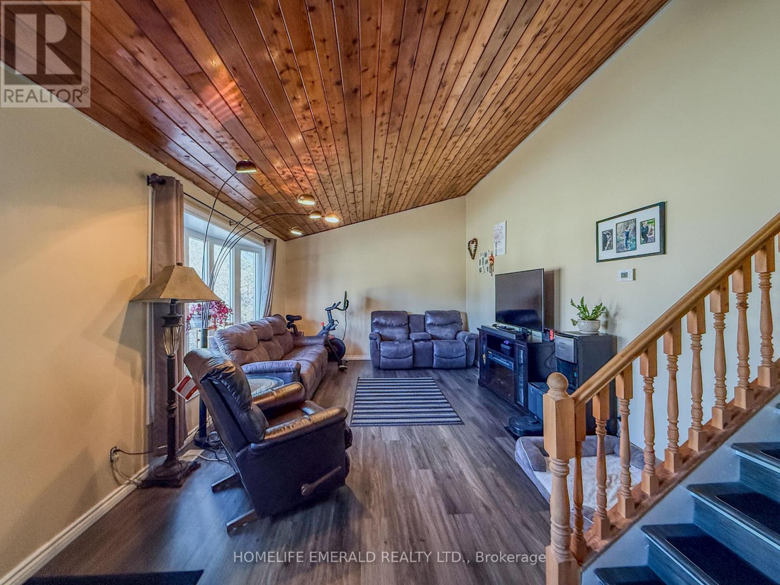 74 Vernon Street, Essa, Ontario  L0M 1B0 - Photo 4 - N12989110