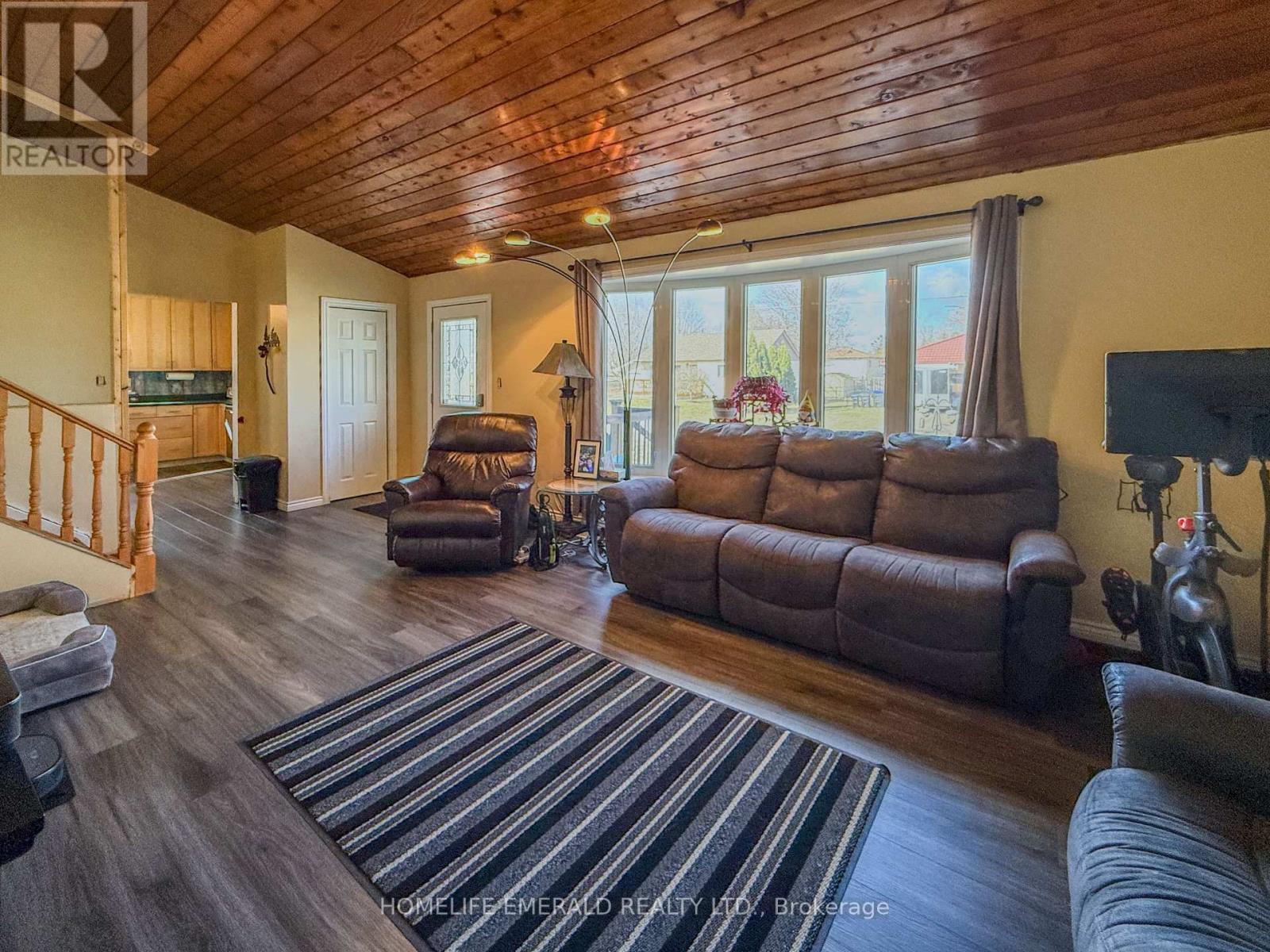 74 Vernon Street, Essa, Ontario  L0M 1B0 - Photo 6 - N12989110