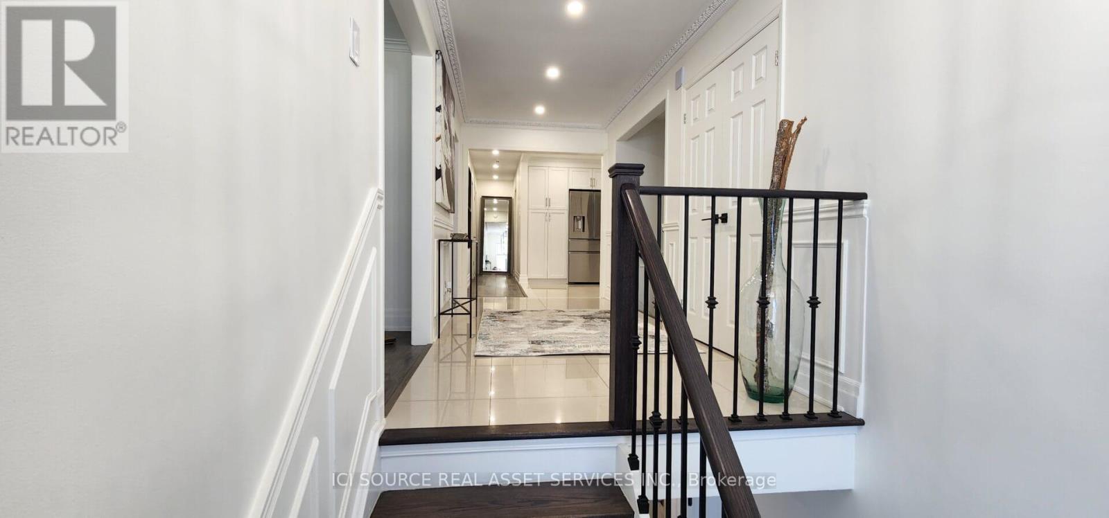 438 Woodbridge Avenue, Vaughan, Ontario  L4L 2T4 - Photo 2 - N12989112