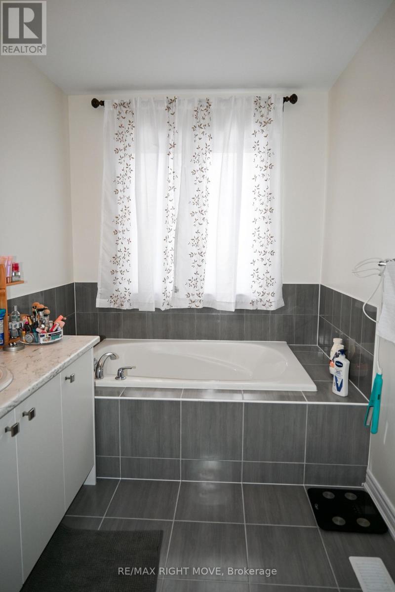 73 Atlantis Drive, Orillia, Ontario  L3V 8L4 - Photo 9 - S12989086