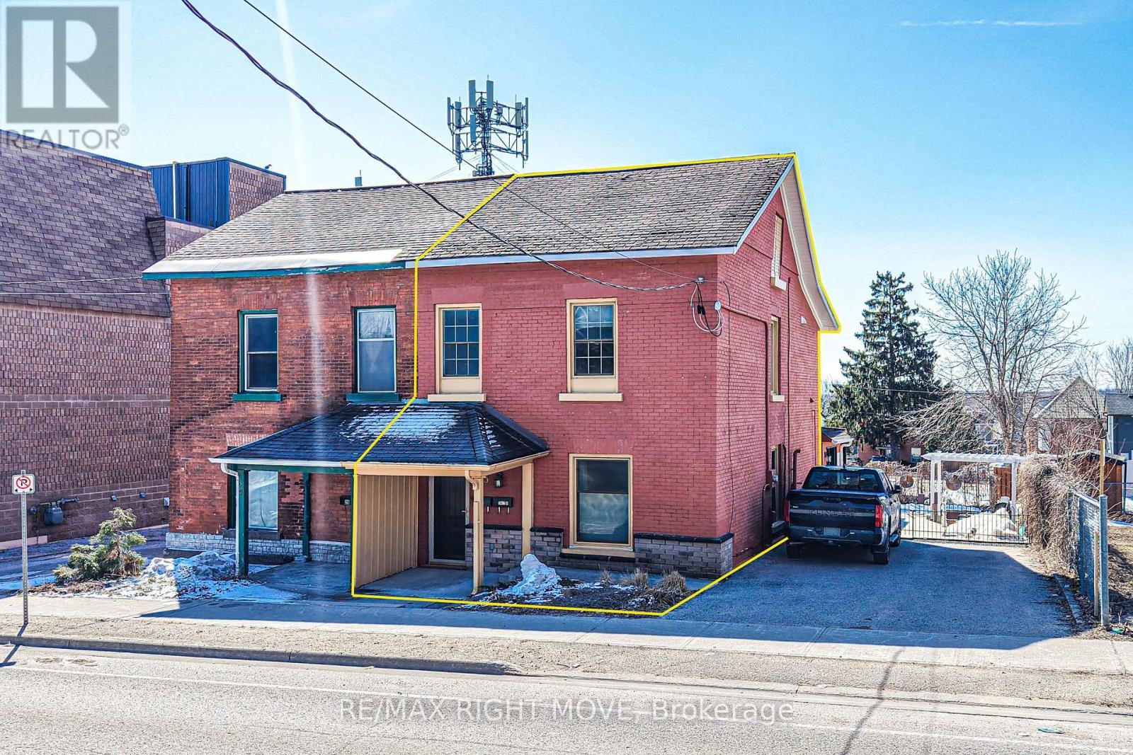 33 COLDWATER ROAD W, Orillia, Ontario