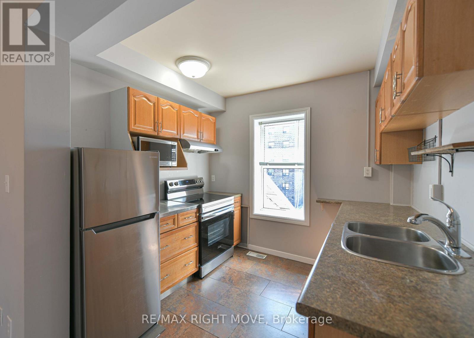 33 Coldwater Road W, Orillia, Ontario  L3V 3L2 - Photo 14 - S12989142