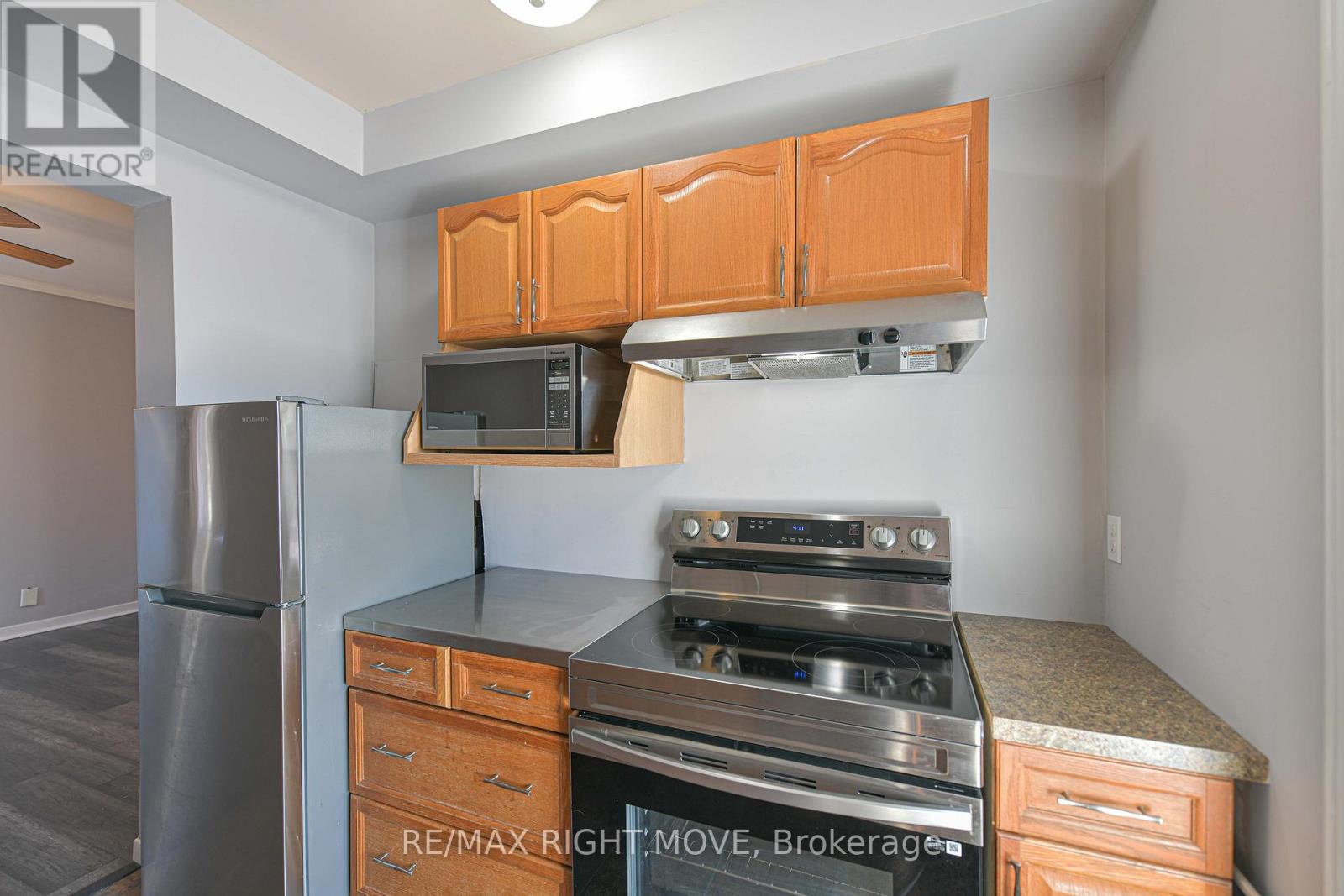 33 Coldwater Road W, Orillia, Ontario  L3V 3L2 - Photo 15 - S12989142