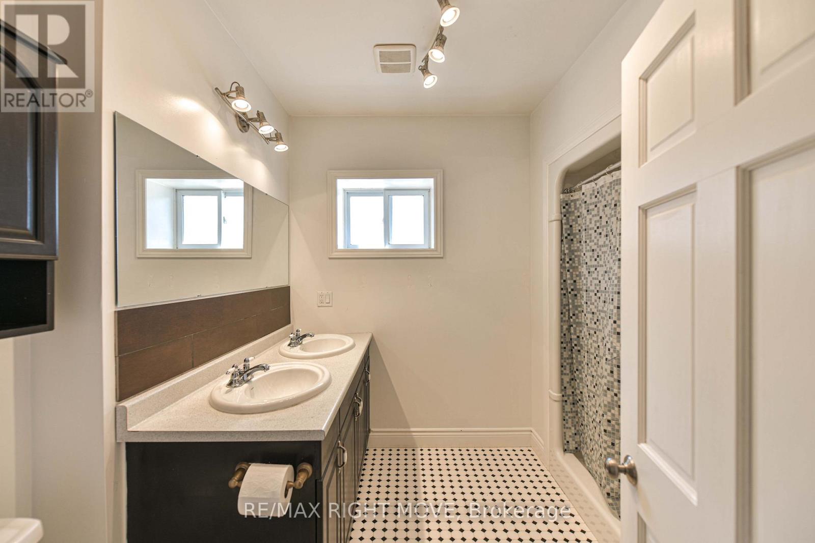 33 Coldwater Road W, Orillia, Ontario  L3V 3L2 - Photo 19 - S12989142