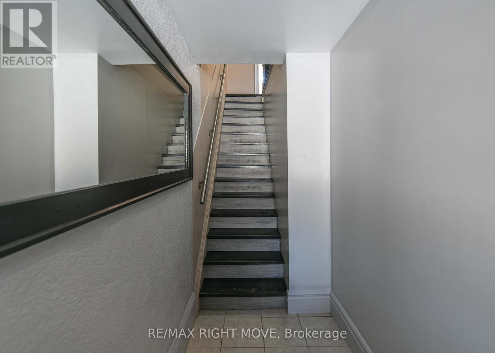 33 Coldwater Road W, Orillia, Ontario  L3V 3L2 - Photo 8 - S12989142