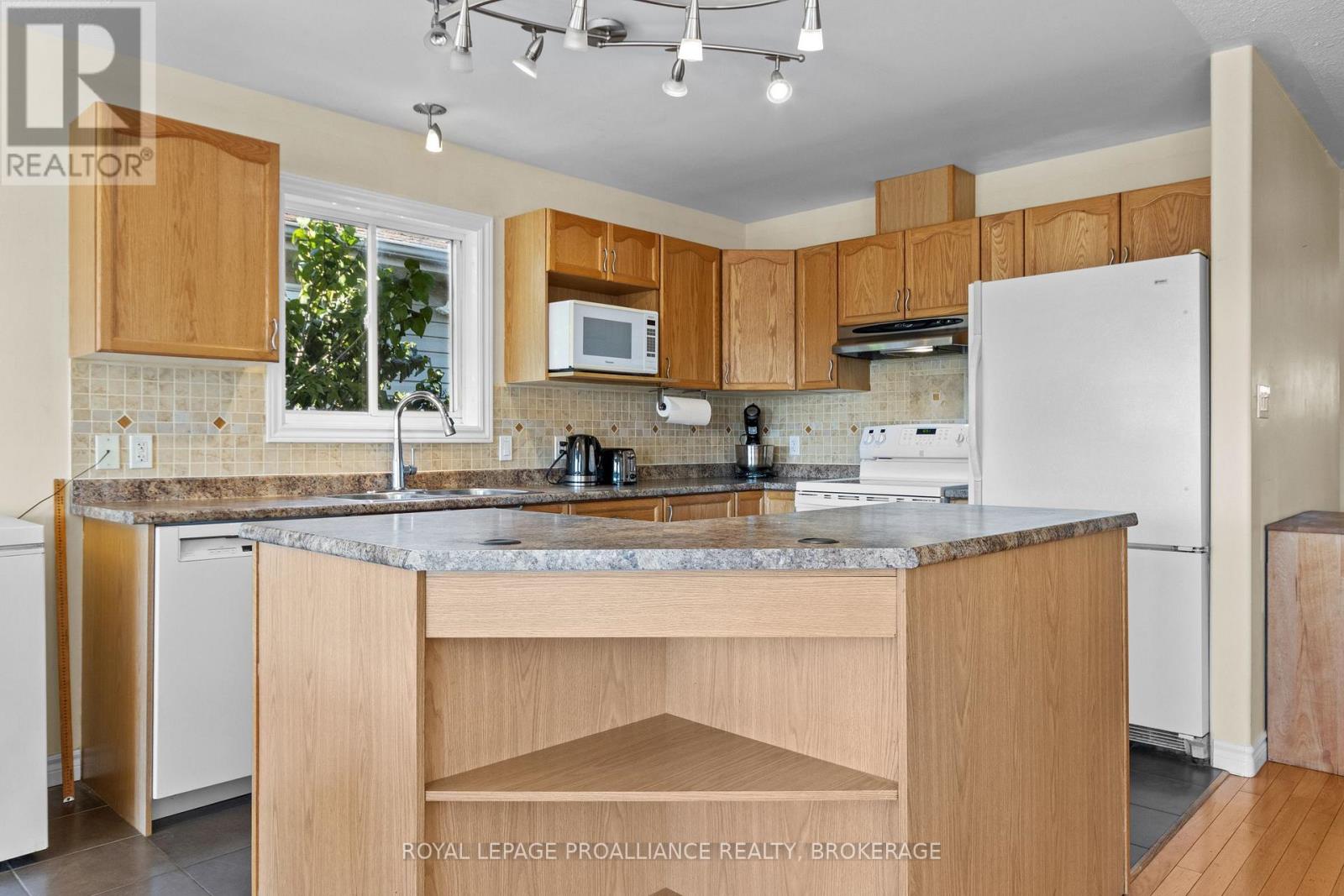 748 Tanner Drive, Kingston, Ontario  K7M 9G7 - Photo 5 - X12780058