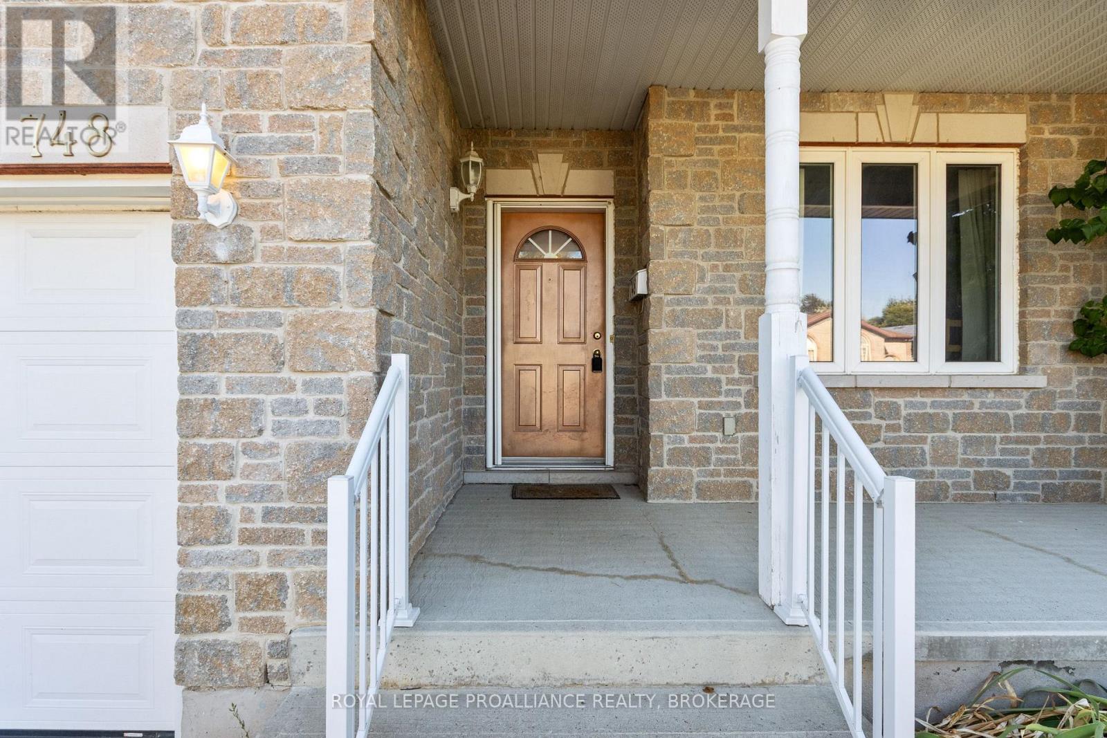 748 Tanner Drive, Kingston, Ontario  K7M 9G7 - Photo 3 - X12780058