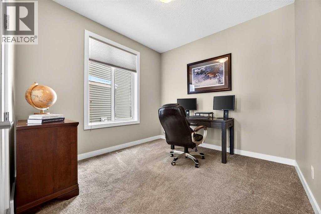144 Sundown View, Cochrane, Alberta  T4C 2N9 - Photo 23 - A2286035