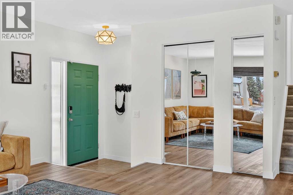 584 Woodhill Place SW, Calgary, Alberta  T2W 3L5 - Photo 7 - A2298867