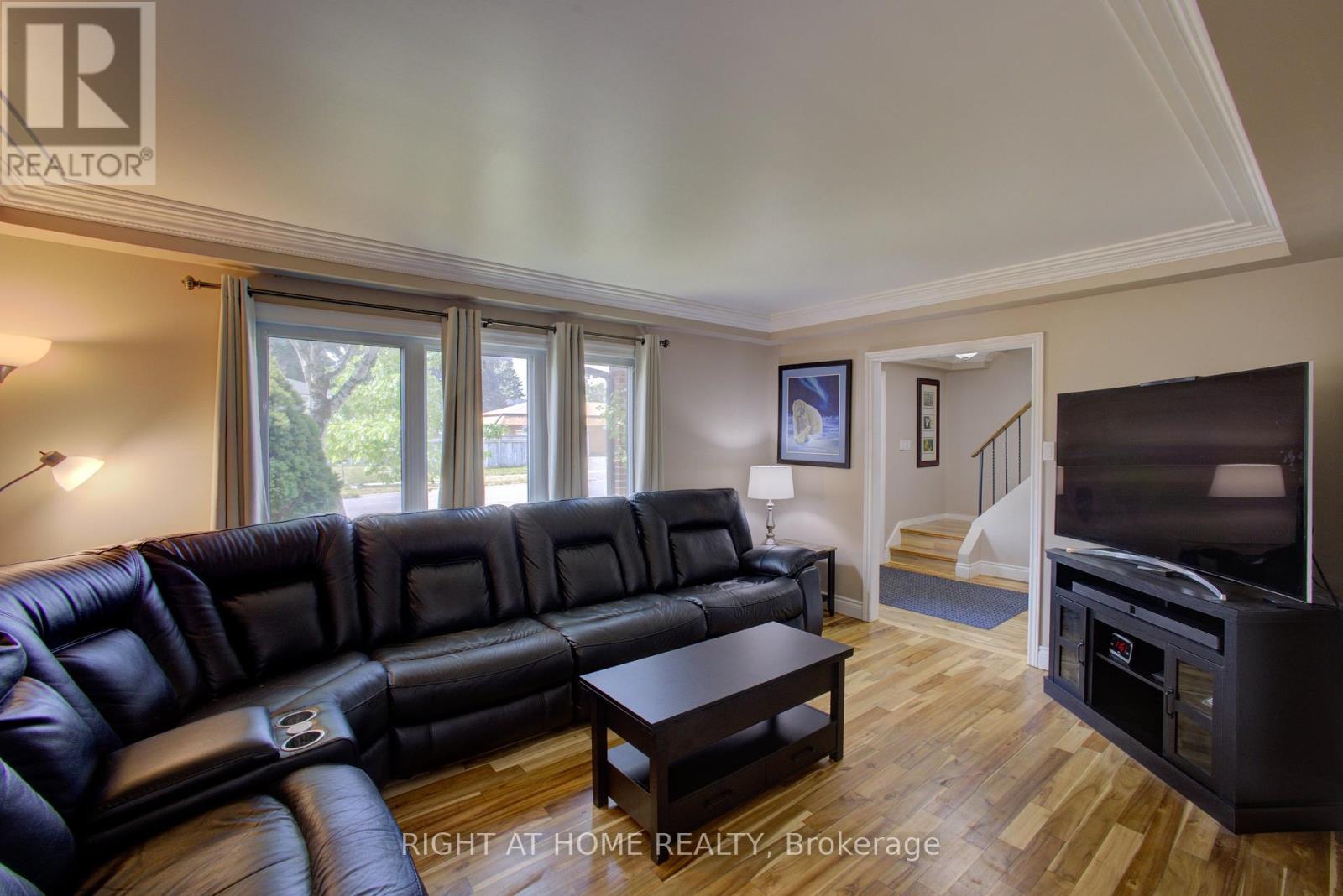 3 Newton Drive, Orangeville, Ontario  L9W 3E3 - Photo 2 - W12989098