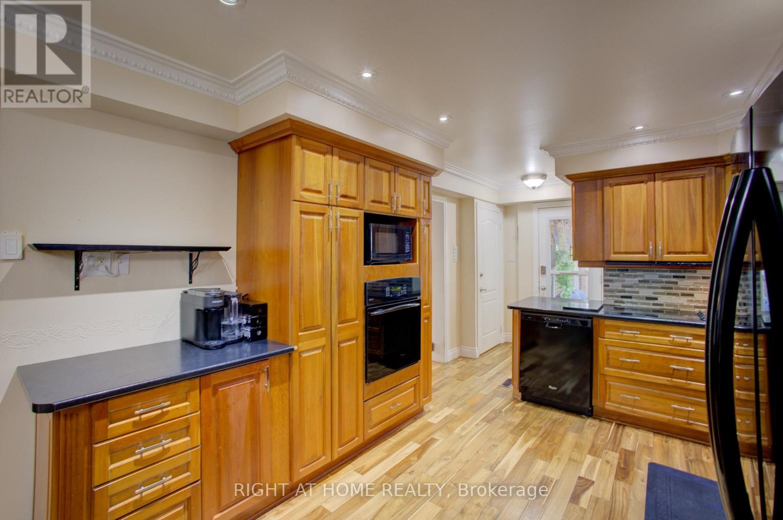 3 Newton Drive, Orangeville, Ontario  L9W 3E3 - Photo 6 - W12989098