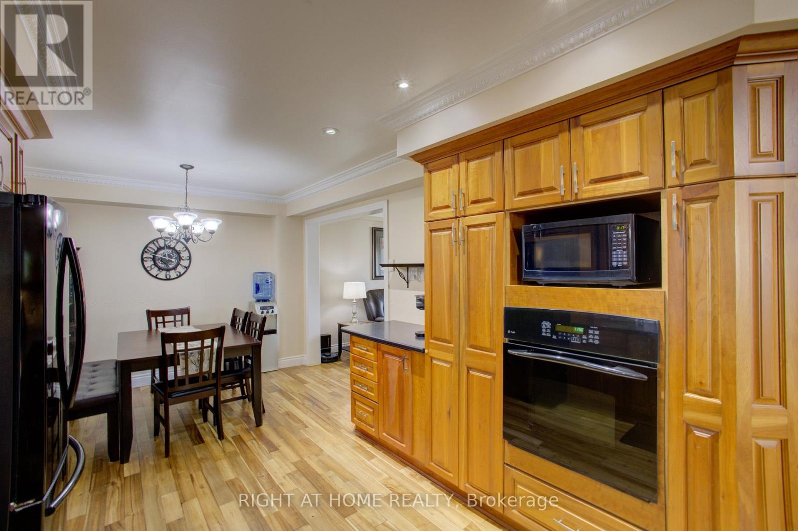 3 Newton Drive, Orangeville, Ontario  L9W 3E3 - Photo 9 - W12989098