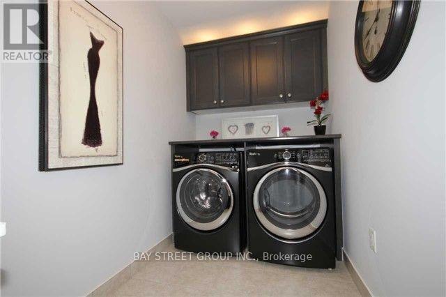 3169 Daisy Way, Oakville, Ontario  L6M 1L3 - Photo 19 - W12989102