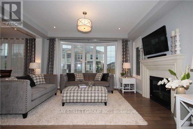 3169 Daisy Way, Oakville, Ontario  L6M 1L3 - Photo 9 - W12989102