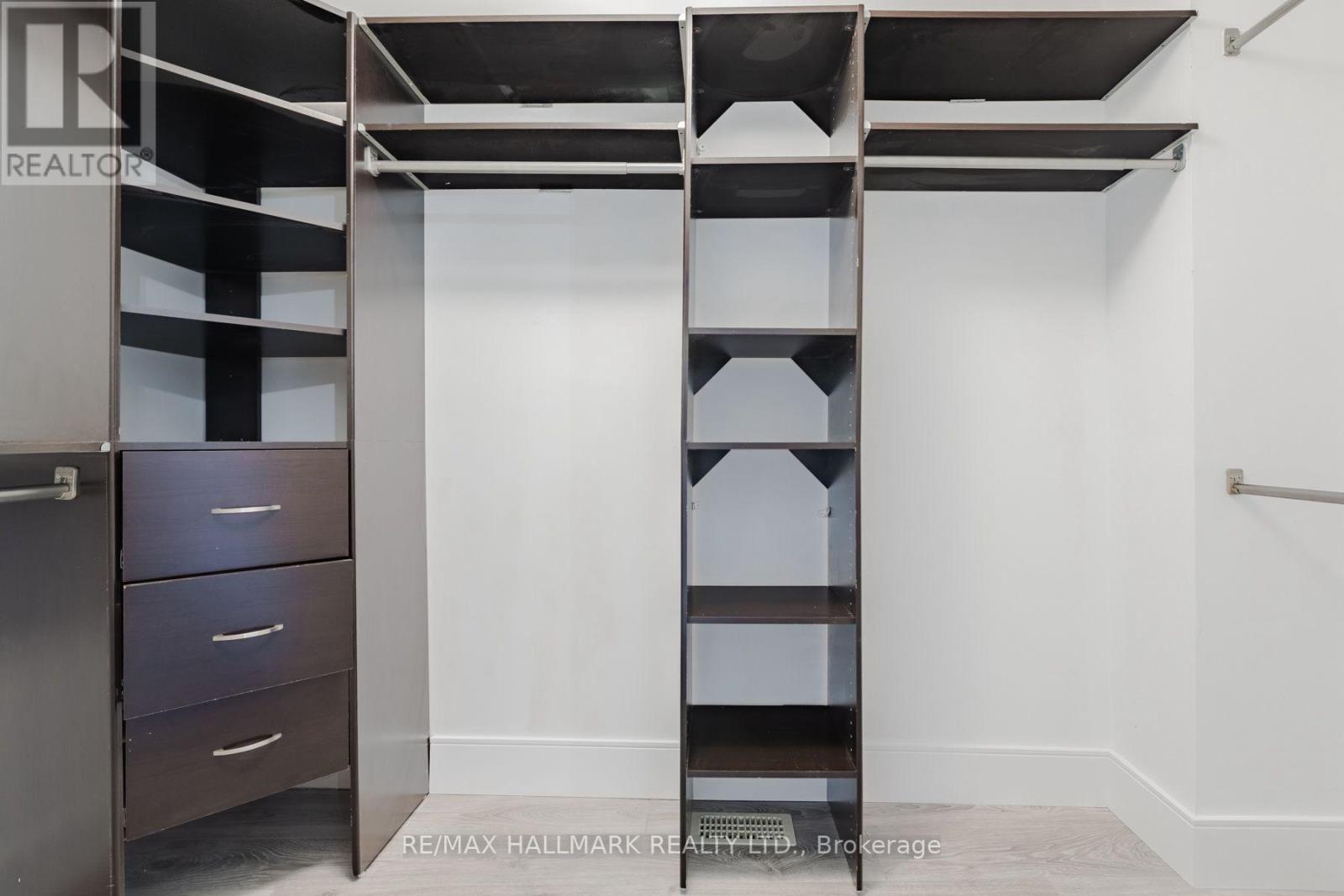 36 - 99 The Queensway, Toronto, Ontario  M6S 5B4 - Photo 13 - W12989114