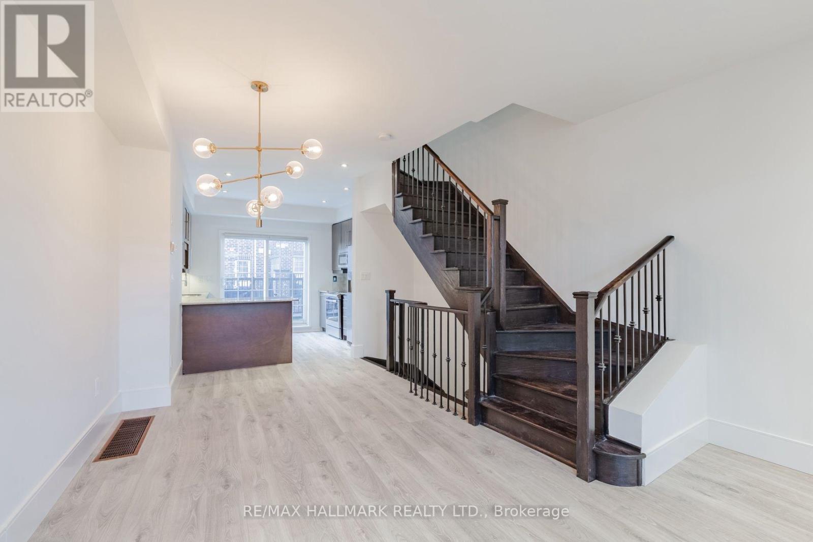 36 - 99 The Queensway, Toronto, Ontario  M6S 5B4 - Photo 4 - W12989114