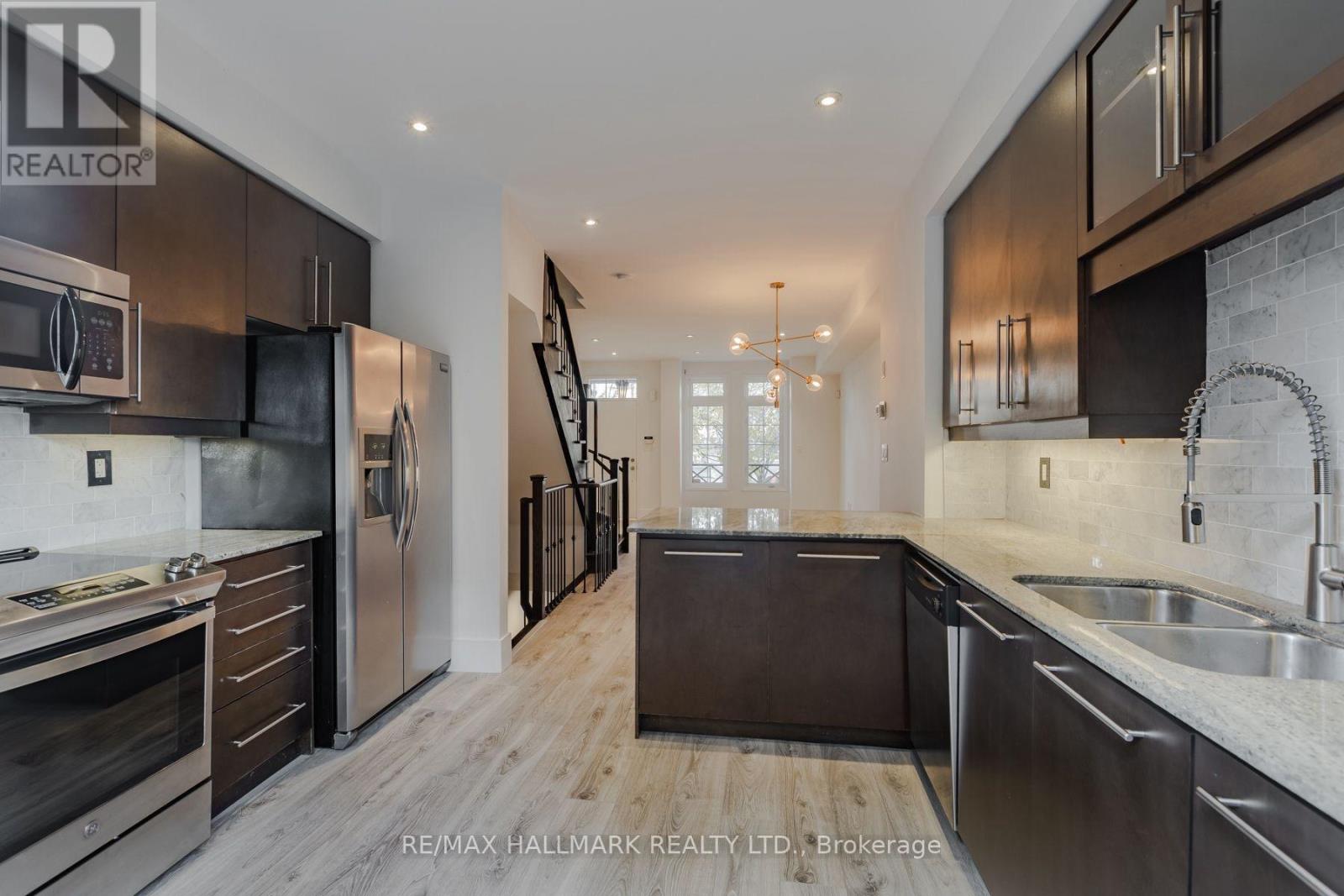 36 - 99 The Queensway, Toronto, Ontario  M6S 5B4 - Photo 5 - W12989114