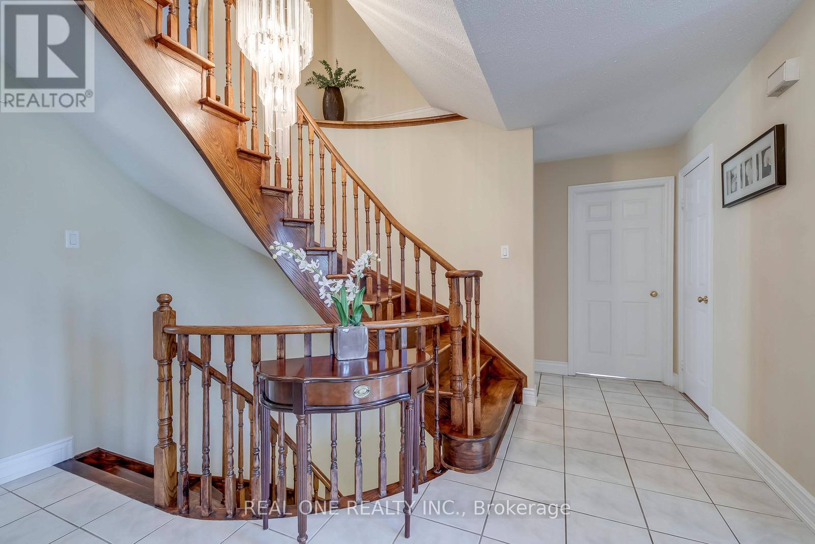 1201 Creekside Drive, Oakville, Ontario  L6H 4Y8 - Photo 10 - W12989124