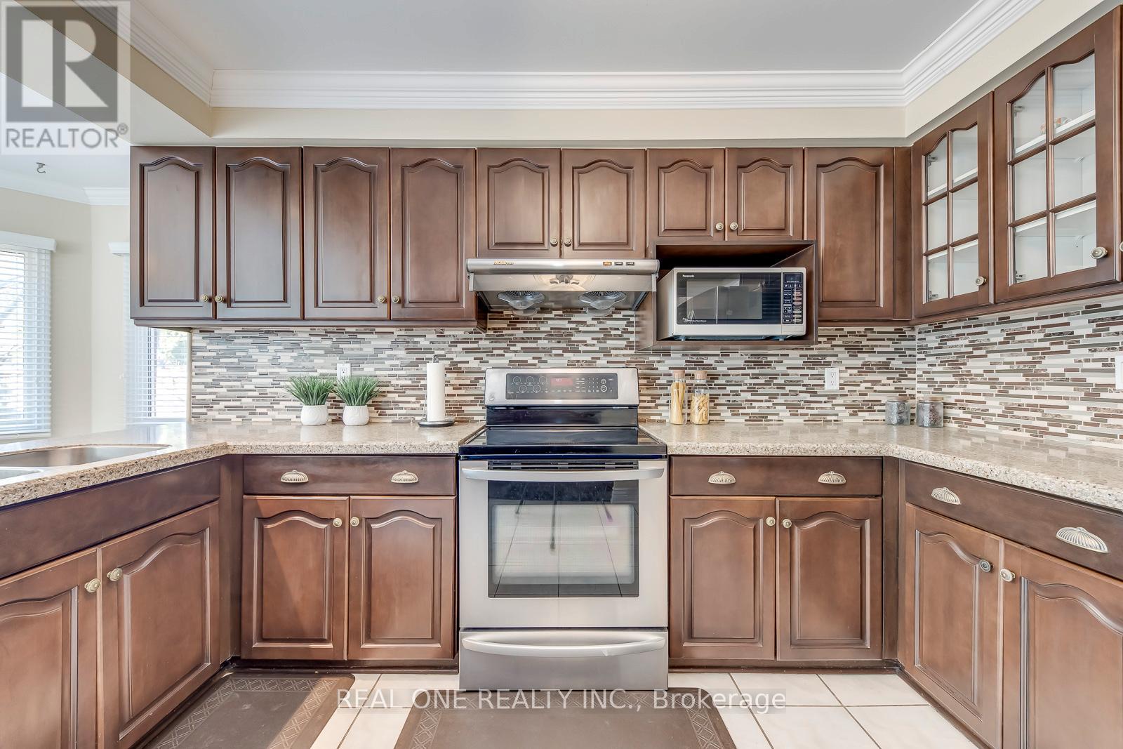 1201 Creekside Drive, Oakville, Ontario  L6H 4Y8 - Photo 18 - W12989124