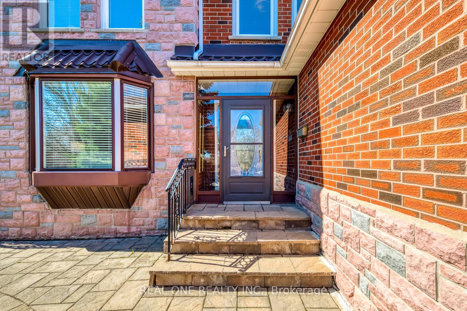 1201 Creekside Drive, Oakville, Ontario  L6H 4Y8 - Photo 3 - W12989124