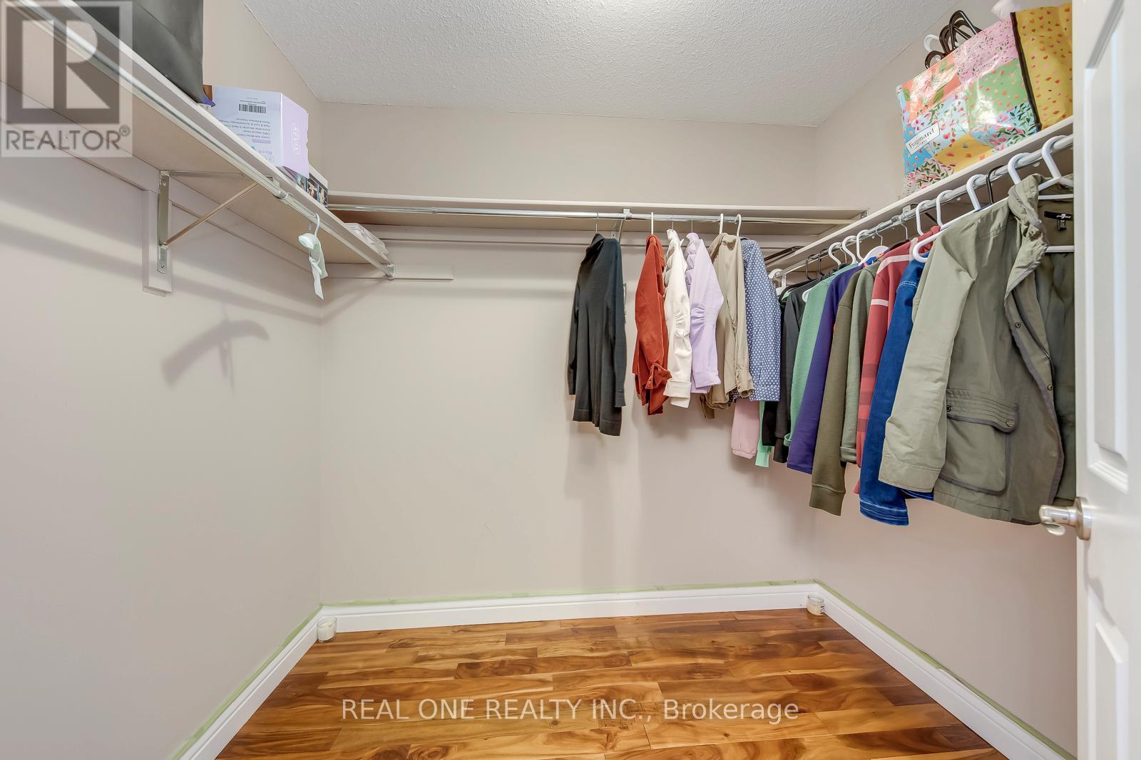 1201 Creekside Drive, Oakville, Ontario  L6H 4Y8 - Photo 32 - W12989124