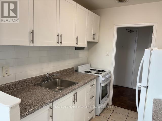 311 - 2 Kinsdale Boulevard, Toronto, Ontario  M8Y 1T7 - Photo 5 - W12989132