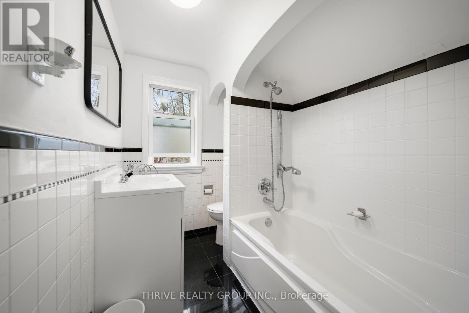 174 Iroquois Avenue, London South, Ontario  N6C 2K8 - Photo 41 - X12989194